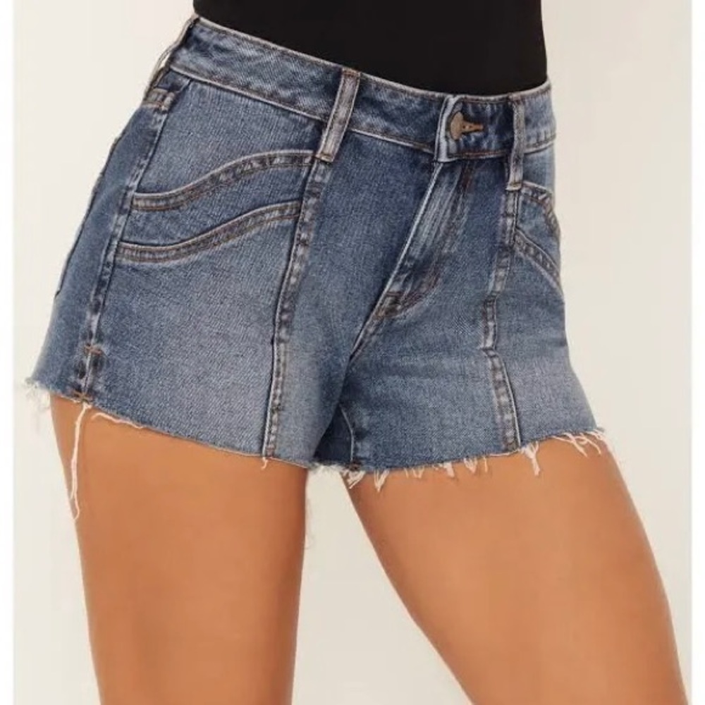 Shyanne 32 (13/14) NWT Women's Mid Rise Rigid Denim Shorts Frayed Hems Cowgirl